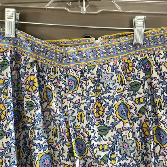 Size 4 floral skirt from Boden. - Picture 2 of 2
